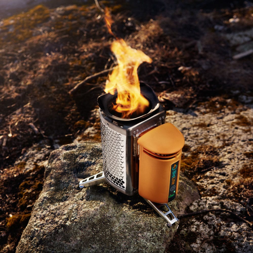 biolite-campstove-burns-wood-to-cook-dinner-charge-gadgets-2