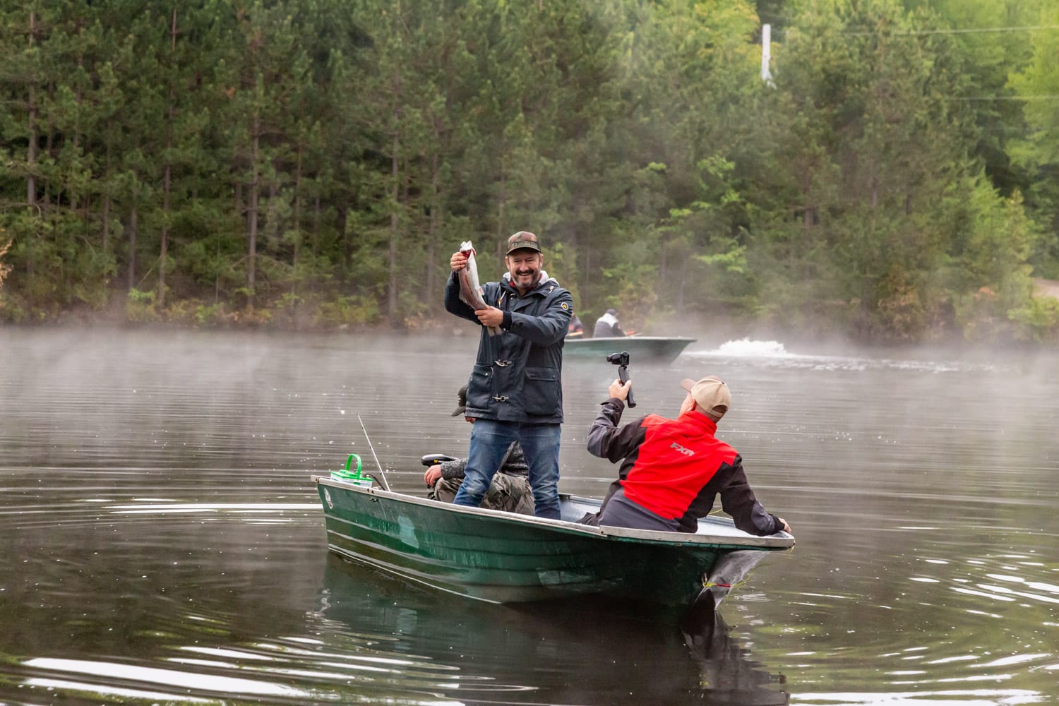 L'équipe de planète Quad vous fait découvrir la pourvoirie du lac Blanc dans leur aventure Quad/pêche.