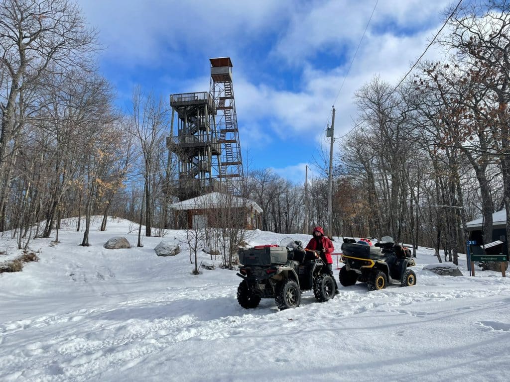 Randonnée-hivernale-en-quad-dans-les-Hautes-Laurentides