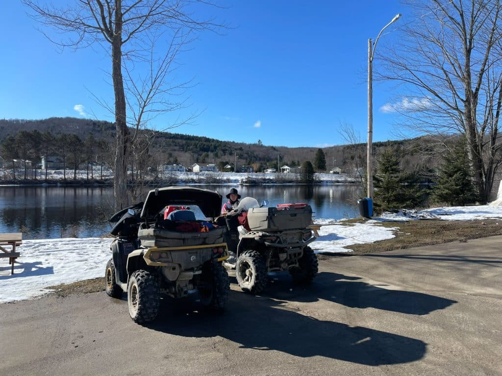 Randonnée-hivernale-en-quad-dans-les-Hautes-Laurentides