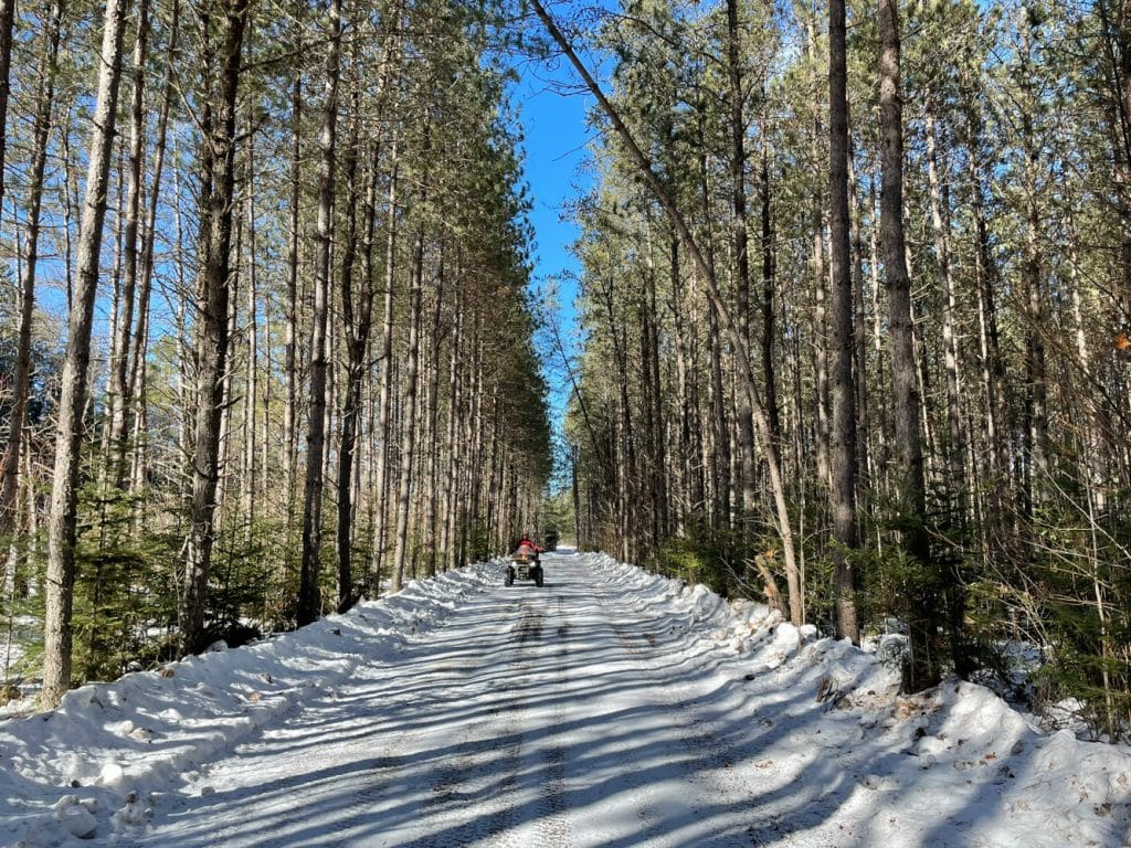 Randonnée-hivernale-en-quad-dans-les-Hautes-Laurentides