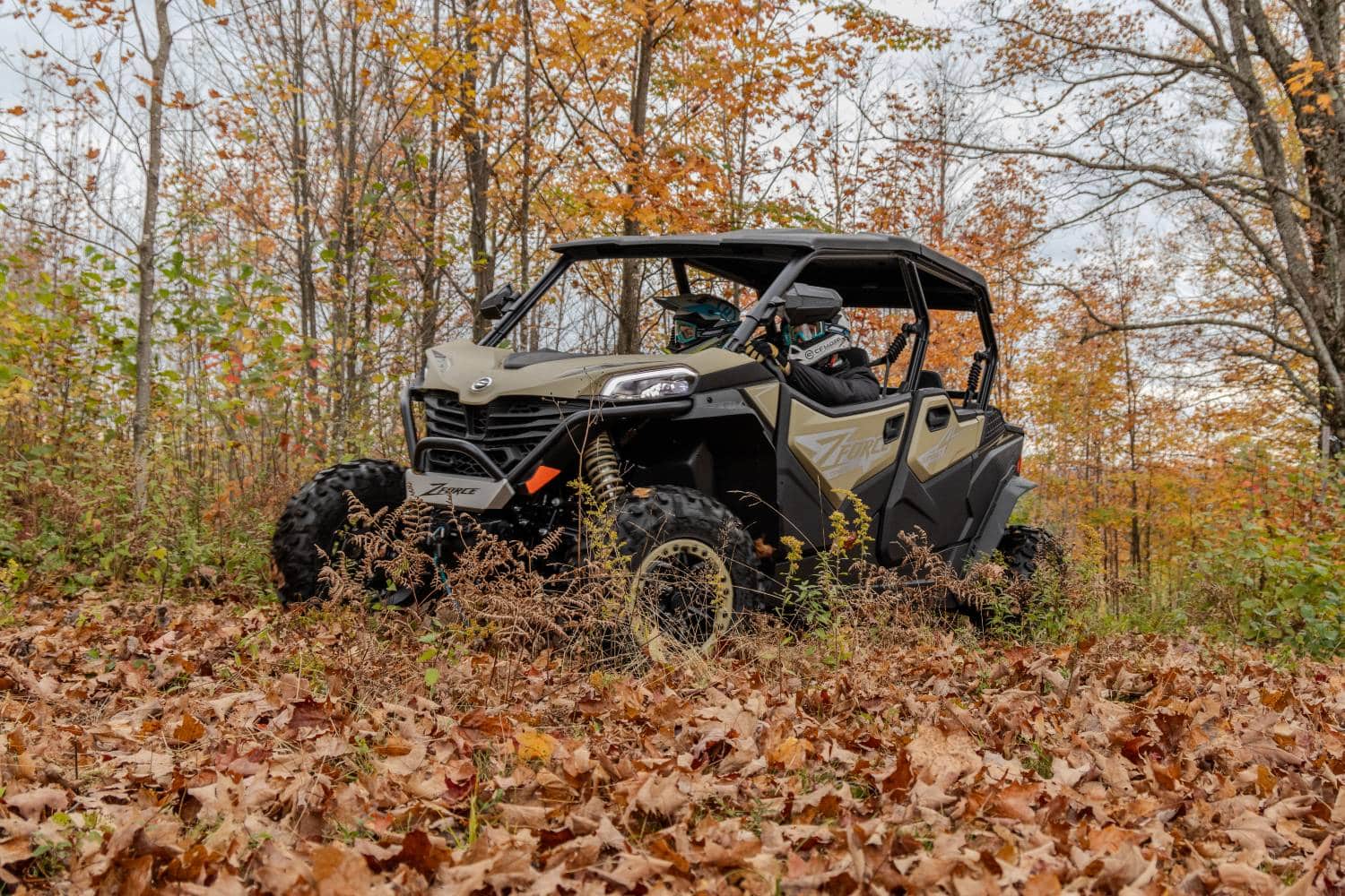 Partagez le plaisir en sentier avec le CFMOTO ZFORCE 950 Sport 4