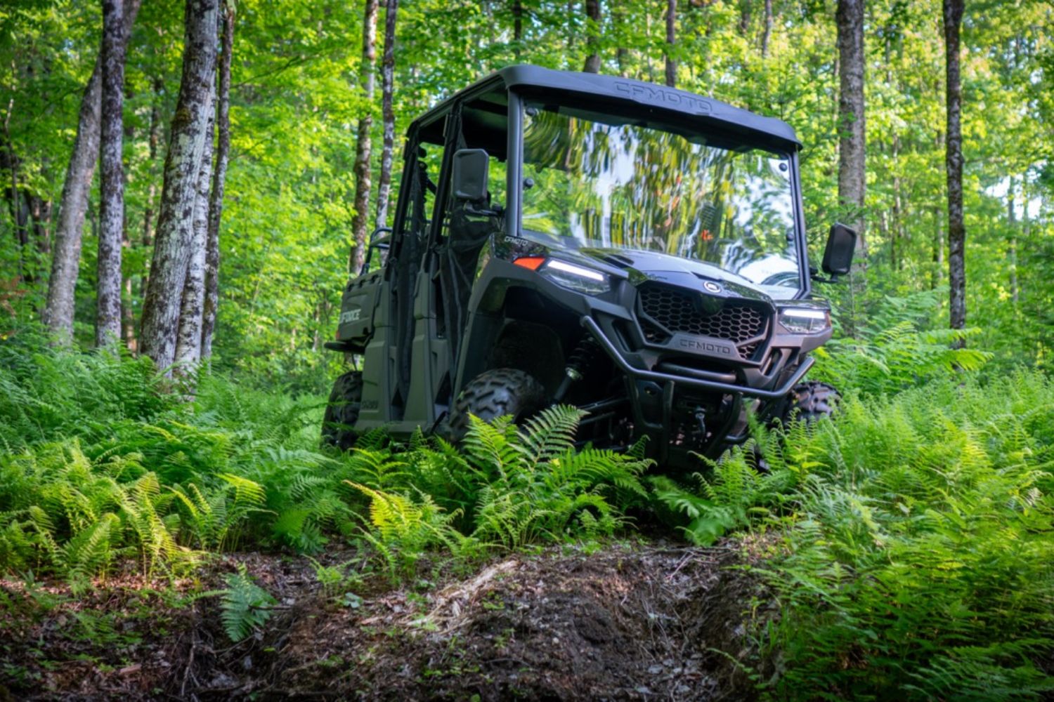 On peut reconnaitre le style et la carrosserie qui sont partagés avec le UFORCE 600.