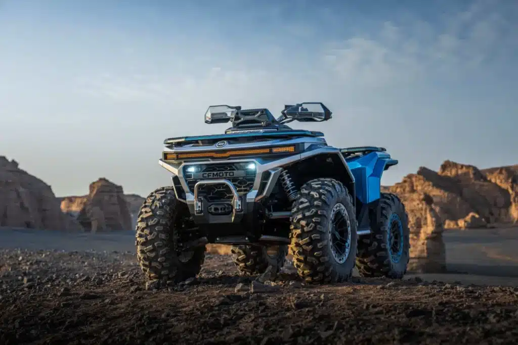 CFMOTO DÉVOILE LE FUTUR DU STYLE ET DE LA TECHNOLOGIE DE SON CFORCE GÉNÉRATION 4 À L'EICMA