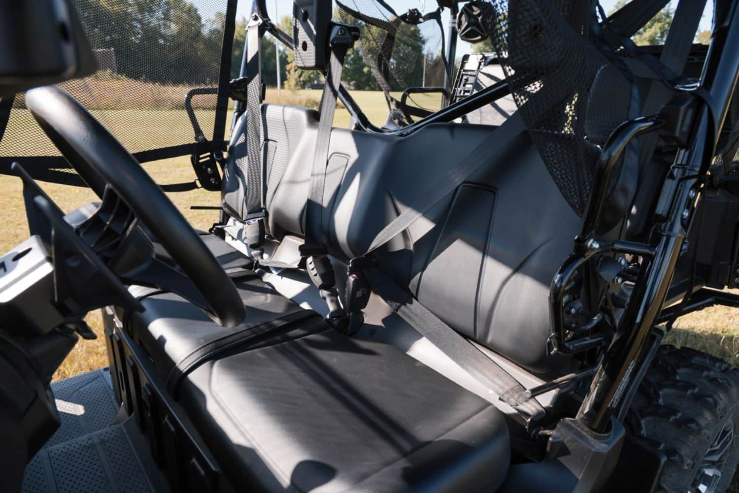 La banquette avant est bien formée et offre un confort surprenant.