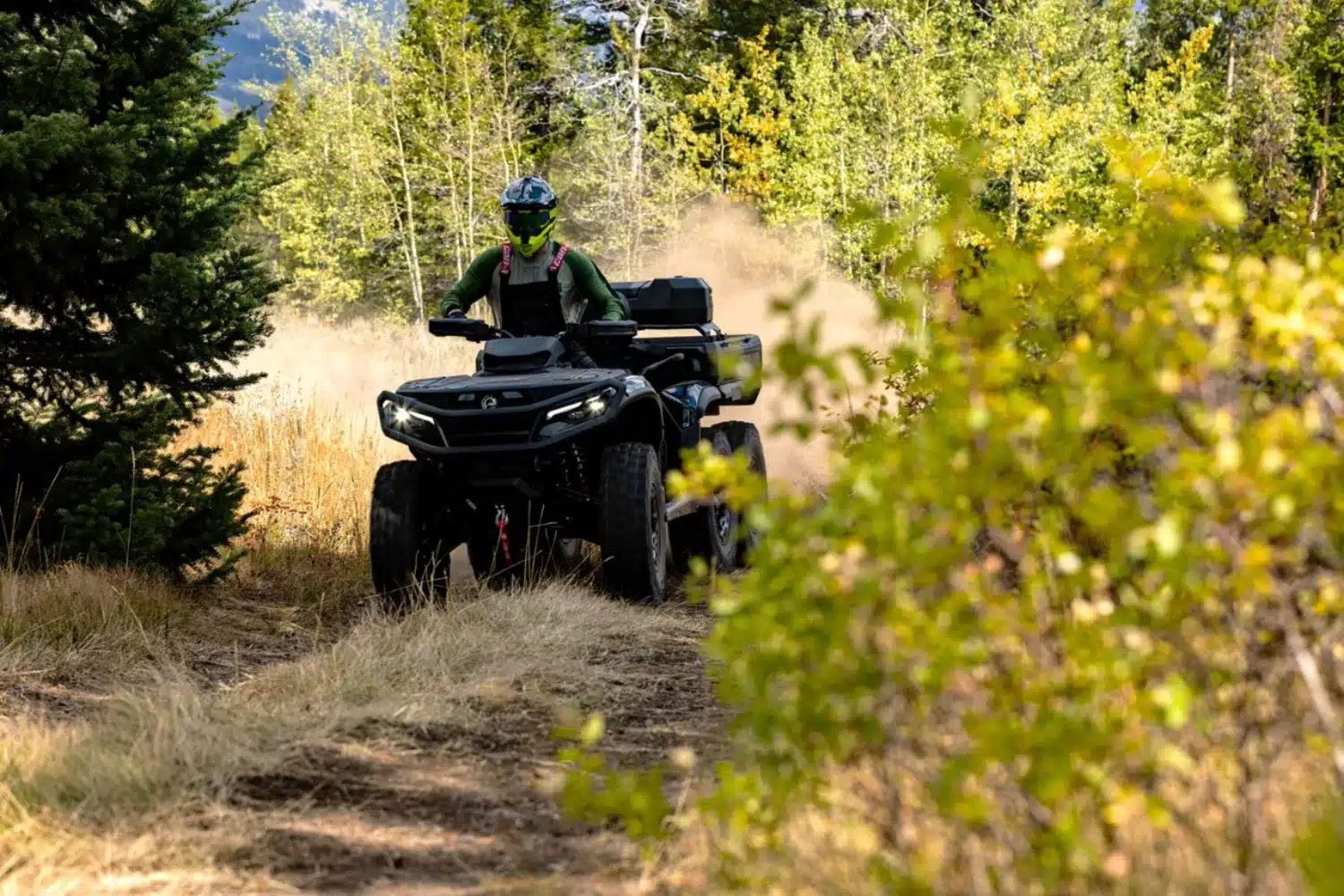 La maniabilité et la précision de conduite épatent sur l’Outlander 6x6.