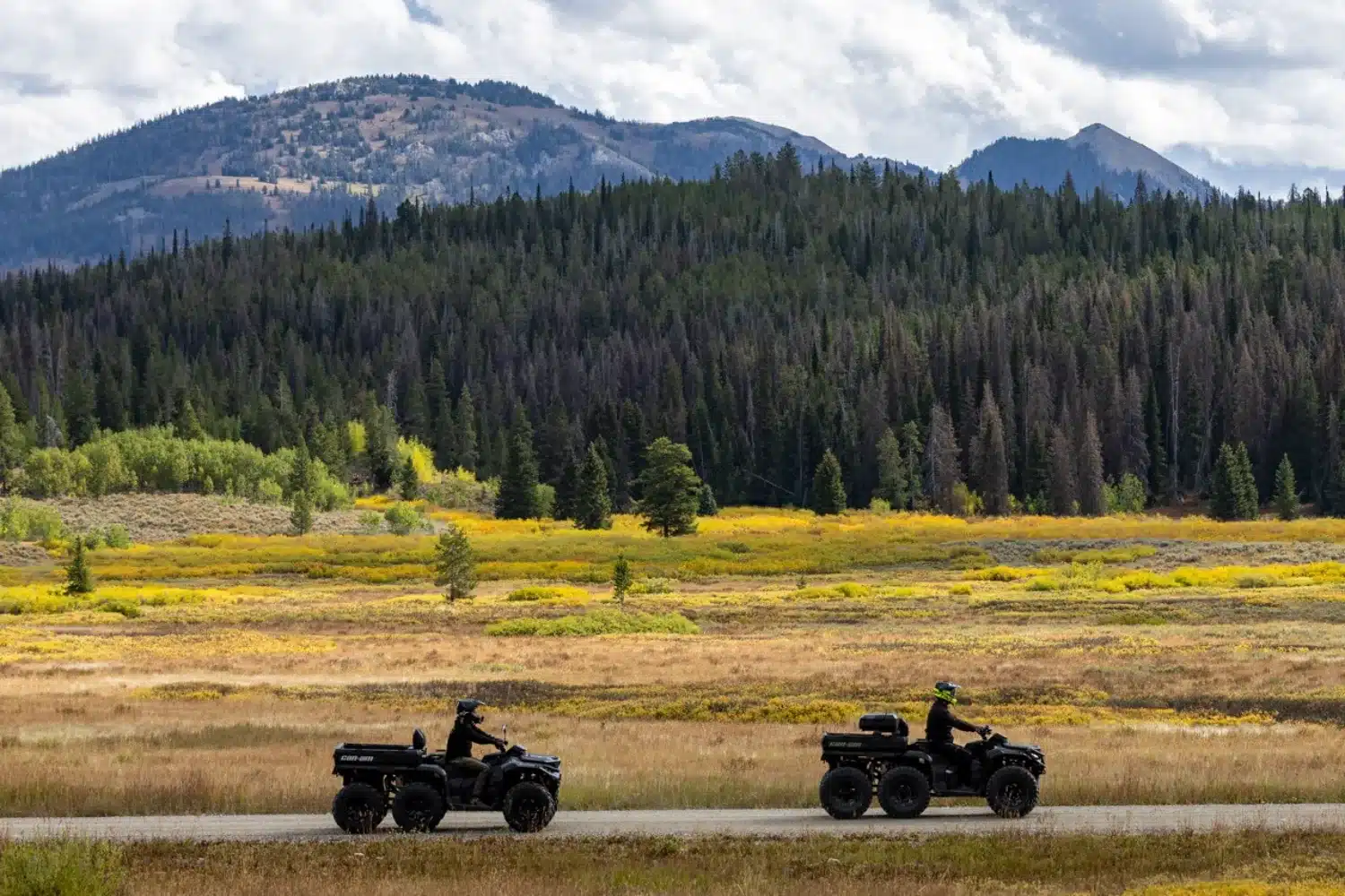 Le Wyoming est une trame de fond parfaite pour ce véhicule à part.