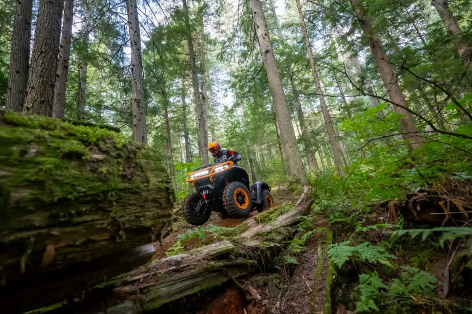 La suspension améliore la maniabilité de l'Outlander XT-P 1000R.