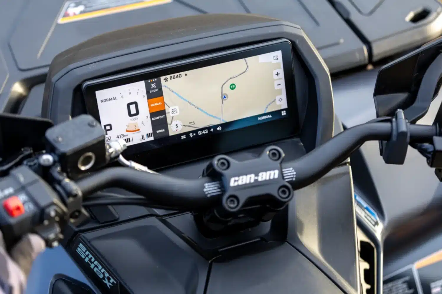 L’interface est simple à utiliser dans l’écran couleur.