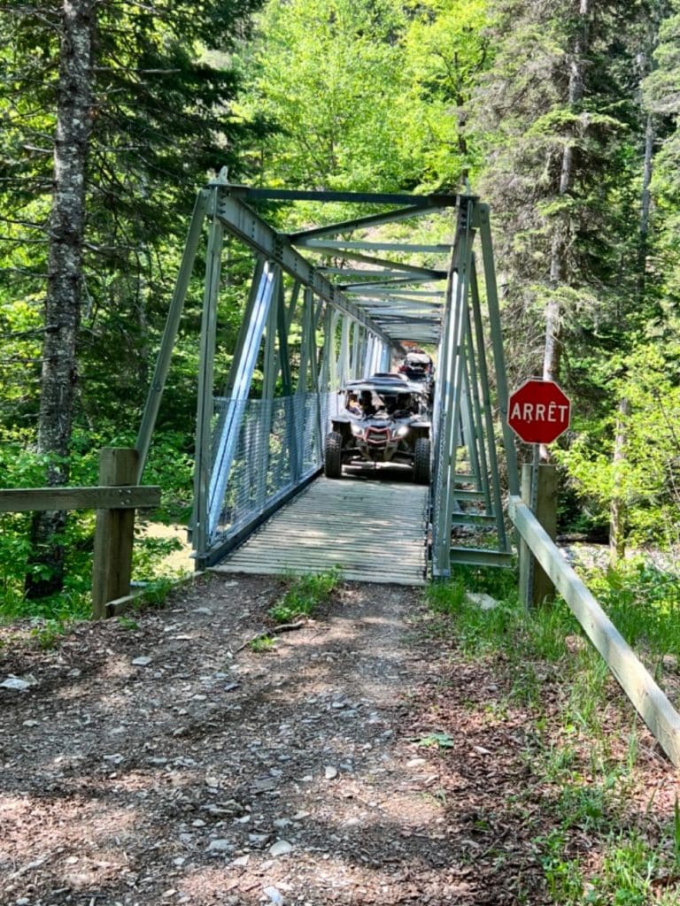 Le Québec est-il le seul à restreindre la taille et le poids des VCC